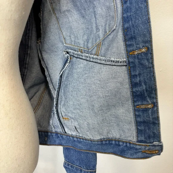 Vintage Planet Hollywood “Reno”
Denim Trucker Jacket Unisex Small/Medium, VGUC - Picture 9 of 11